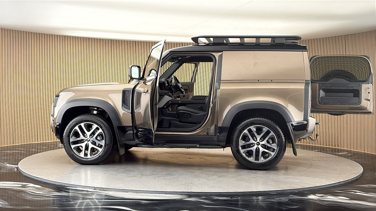 More views of Land Rover Defender 90