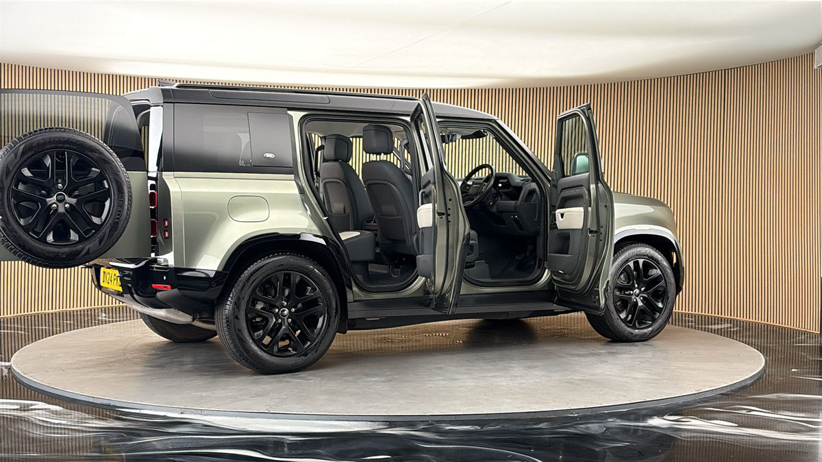 More views of Land Rover Defender 110