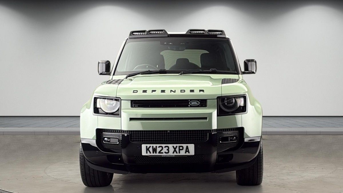 Land Rover Defender 110 Image 3