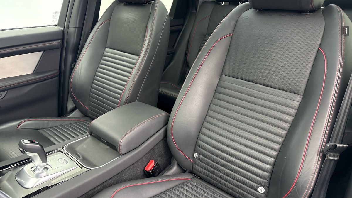 Land Rover Discovery Sport Image 7