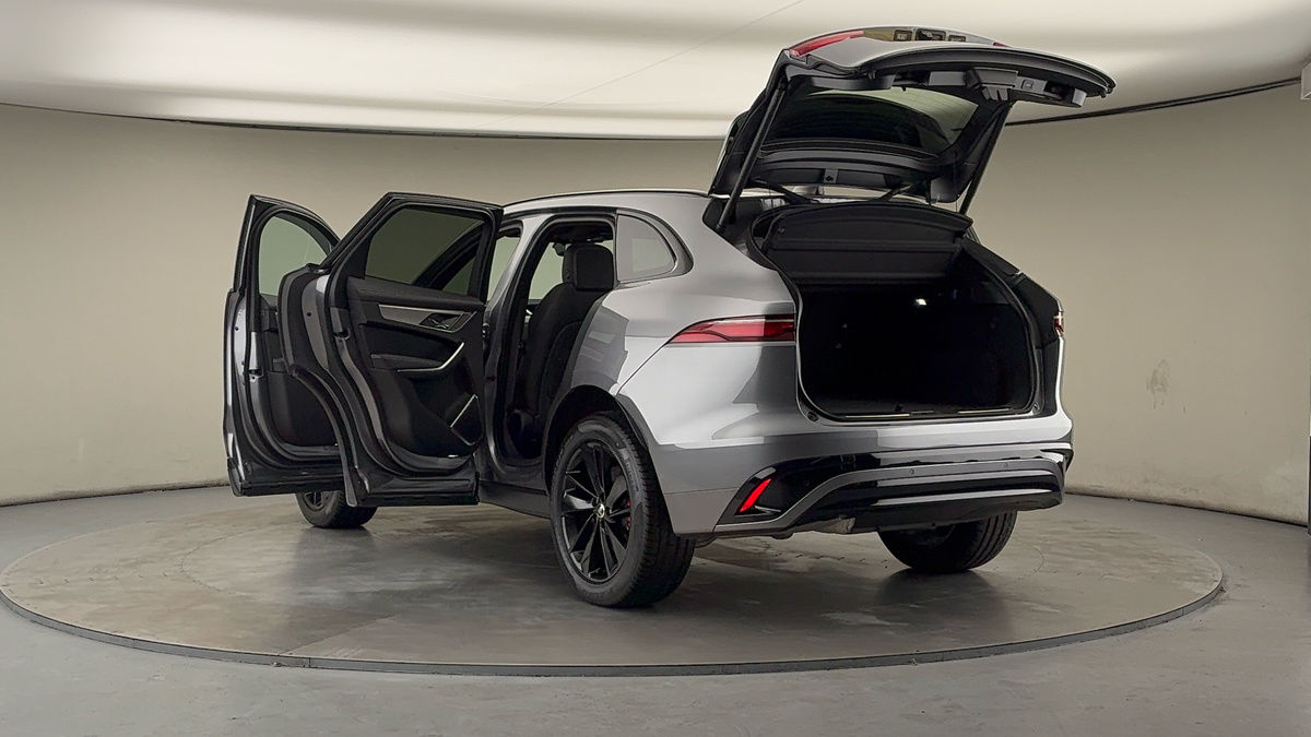 Jaguar F-PACE Image 23