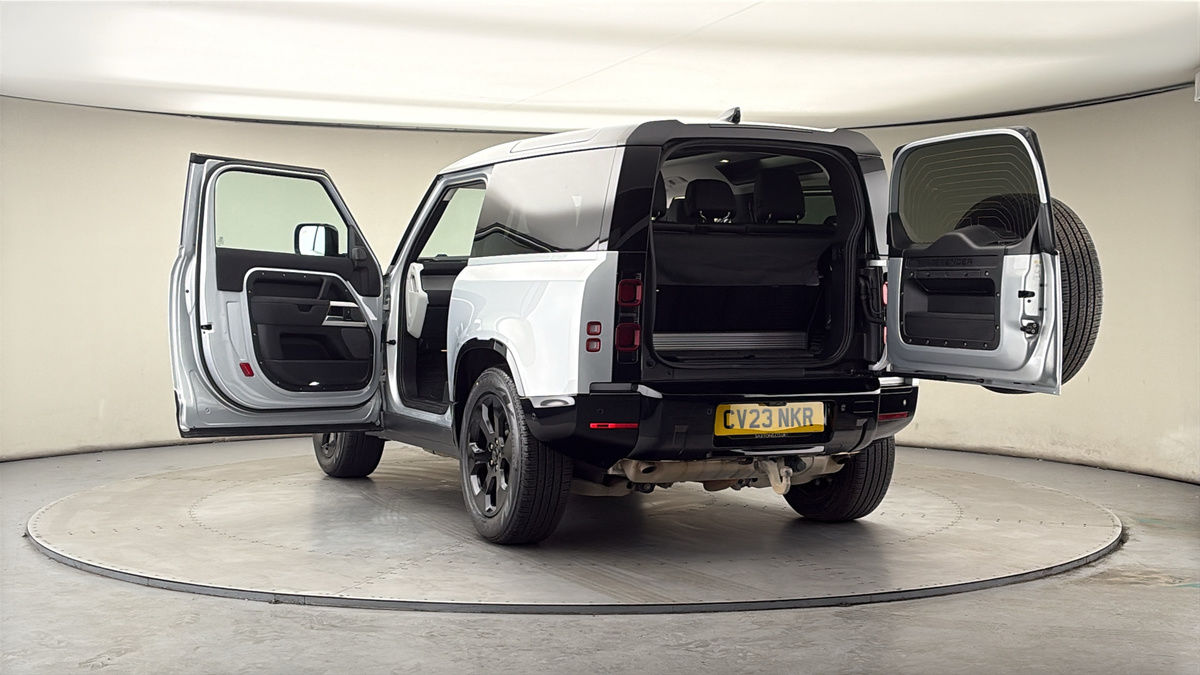More views of Land Rover Defender 90