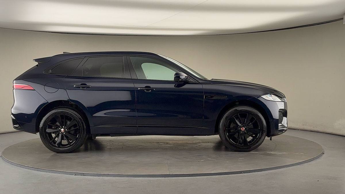 Jaguar F-PACE Image 16