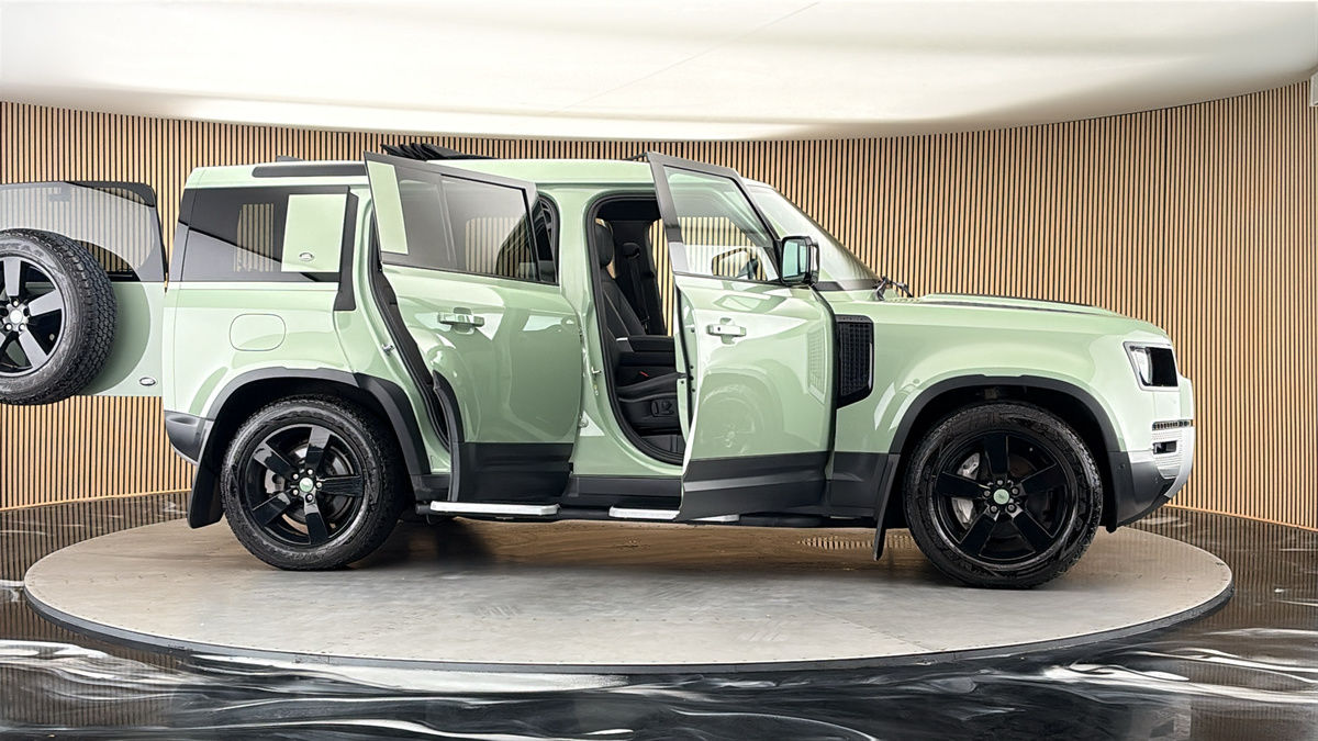 More views of Land Rover Defender 110