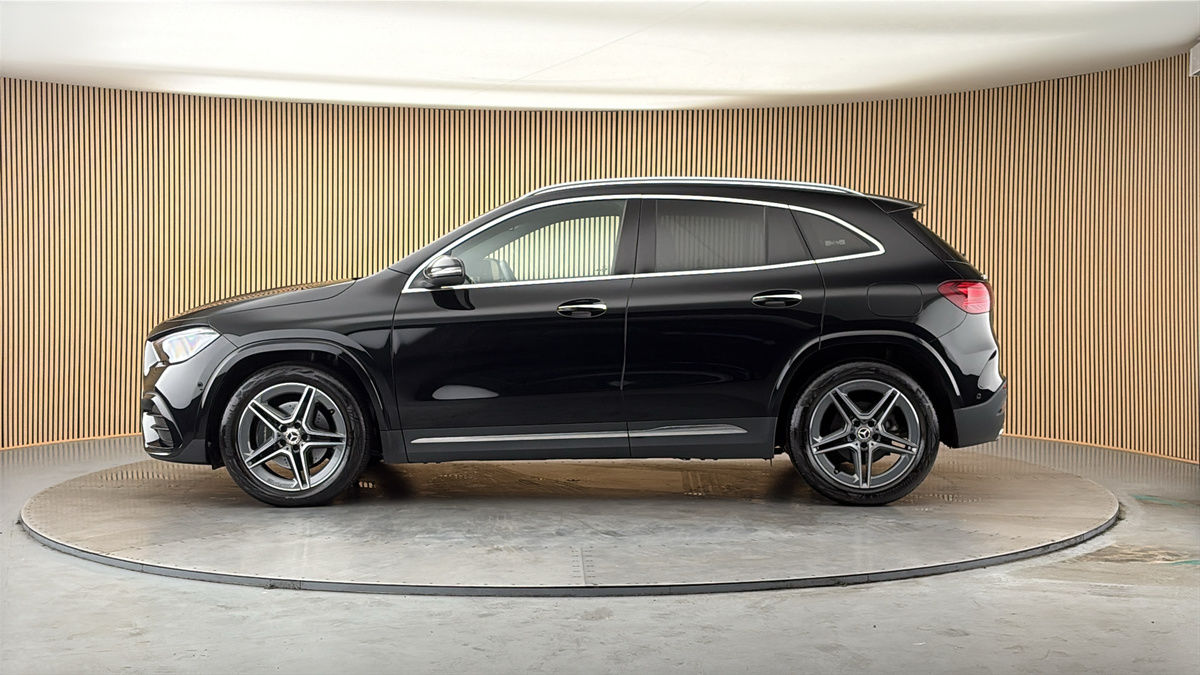 Mercedes-Benz GLA Image 15