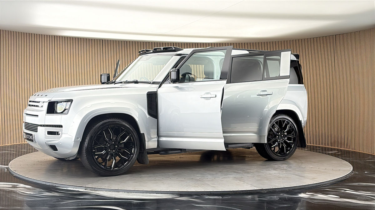 More views of Land Rover Defender 110