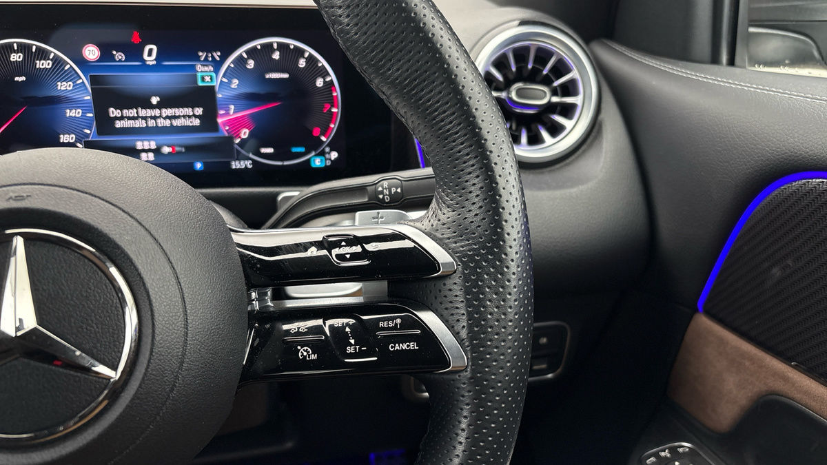 Mercedes-Benz GLB Image 14