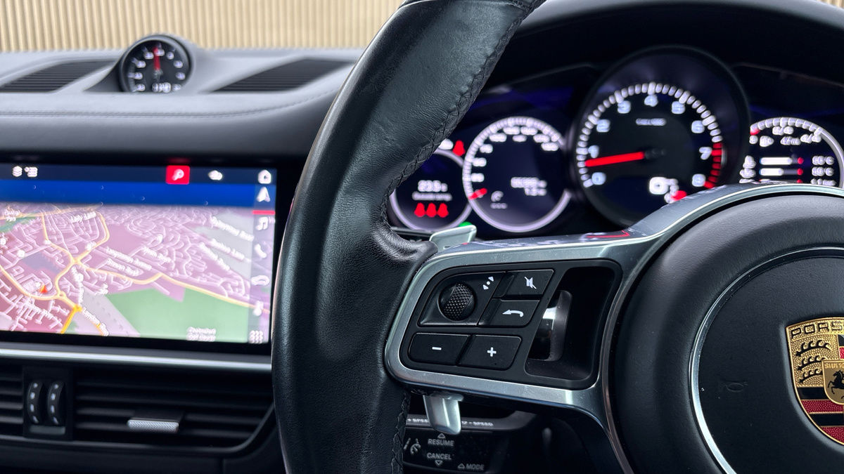 Porsche Cayenne Image 13