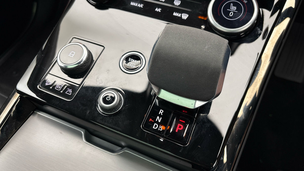 Land Rover Range Rover Sport Image 26