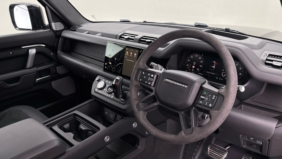 Land Rover Defender 130 Urban Image 5