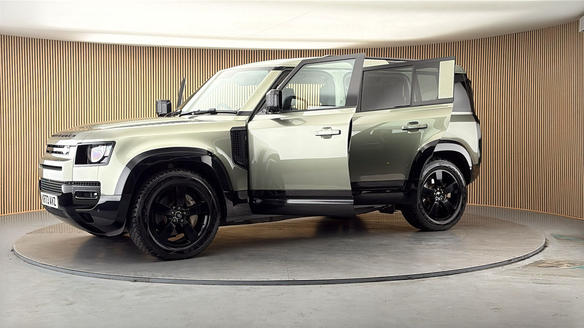 More views of Land Rover Defender 110