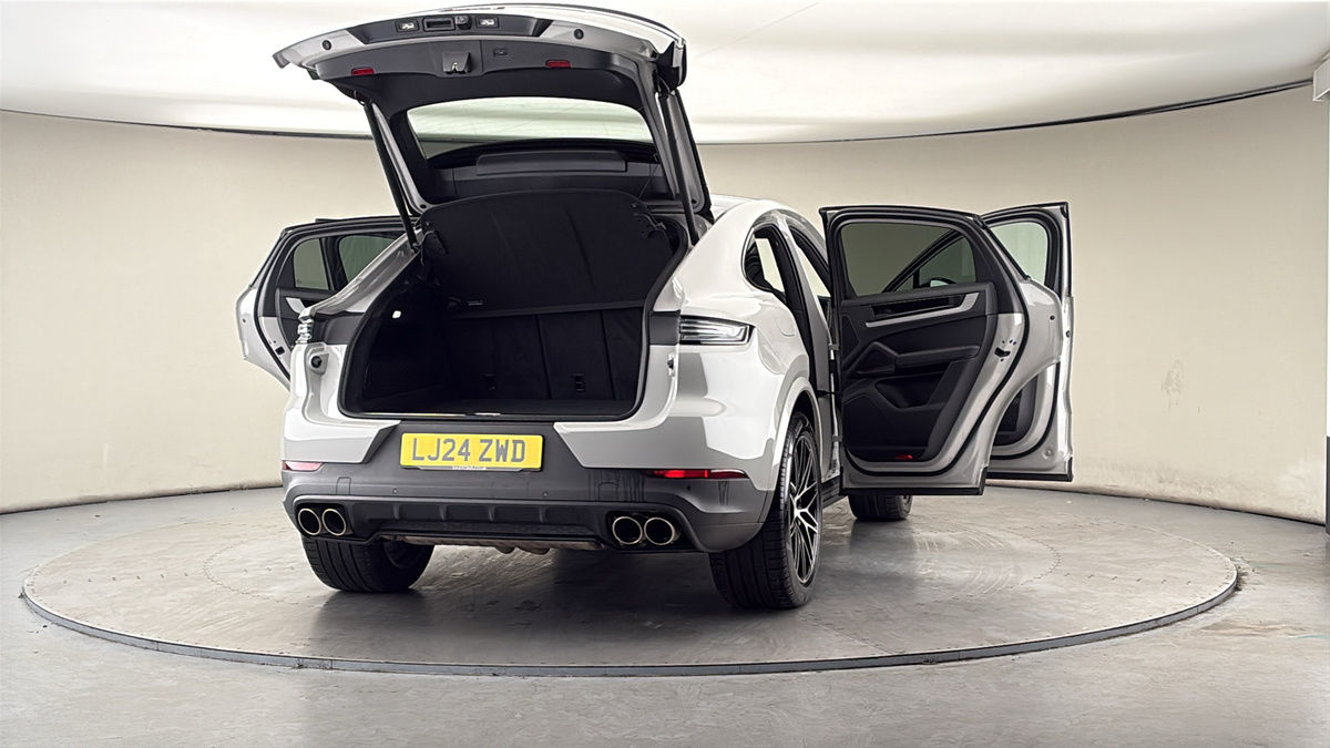 More views of Porsche Cayenne