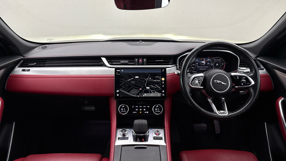 Jaguar F-PACE Image 12