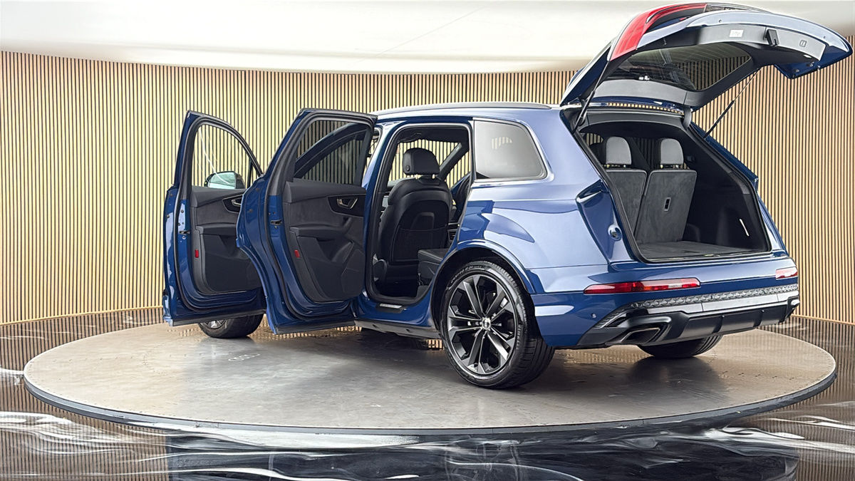 More views of Audi Q7