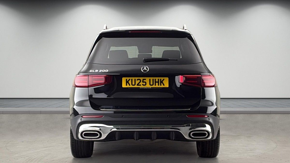 Mercedes-Benz GLB Image 4