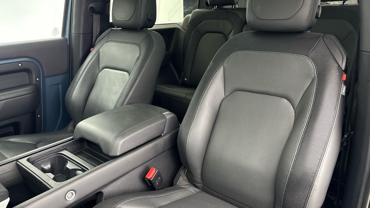 Land Rover Defender 90 Image 7