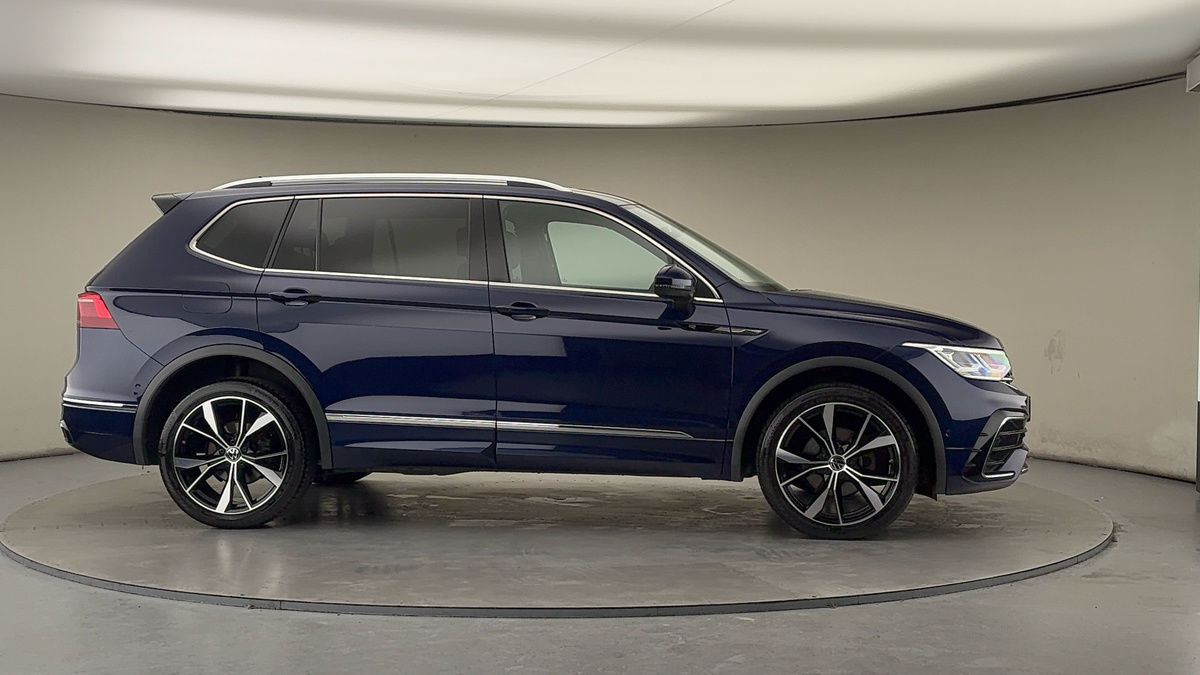 More views of Volkswagen Tiguan Allspace