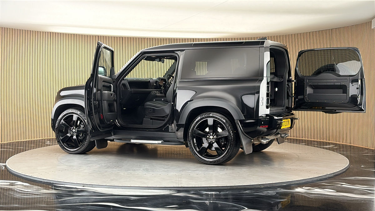 More views of Land Rover Defender 90
