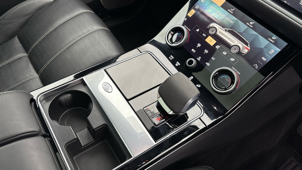 Land Rover Range Rover Velar Image 18