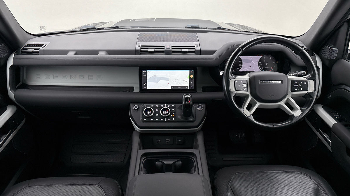 Land Rover Defender 110 Image 18