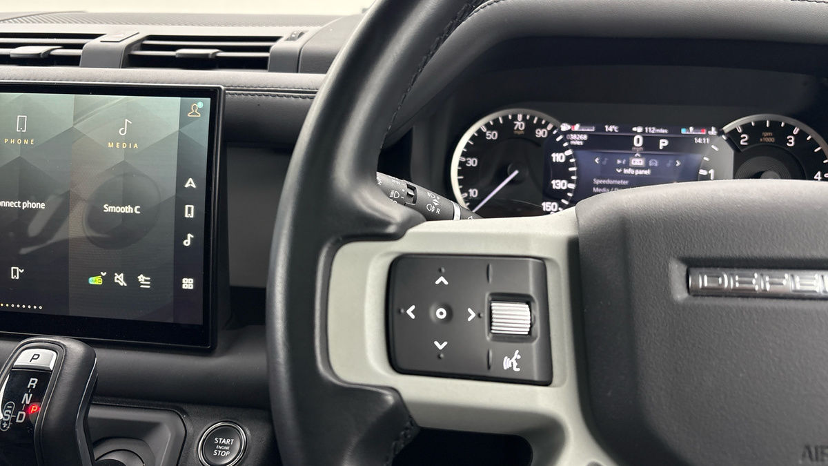 Land Rover Defender 110 Image 13