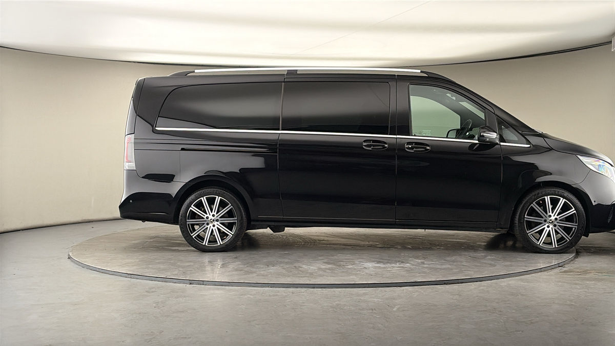 Mercedes-Benz V Class Image 16