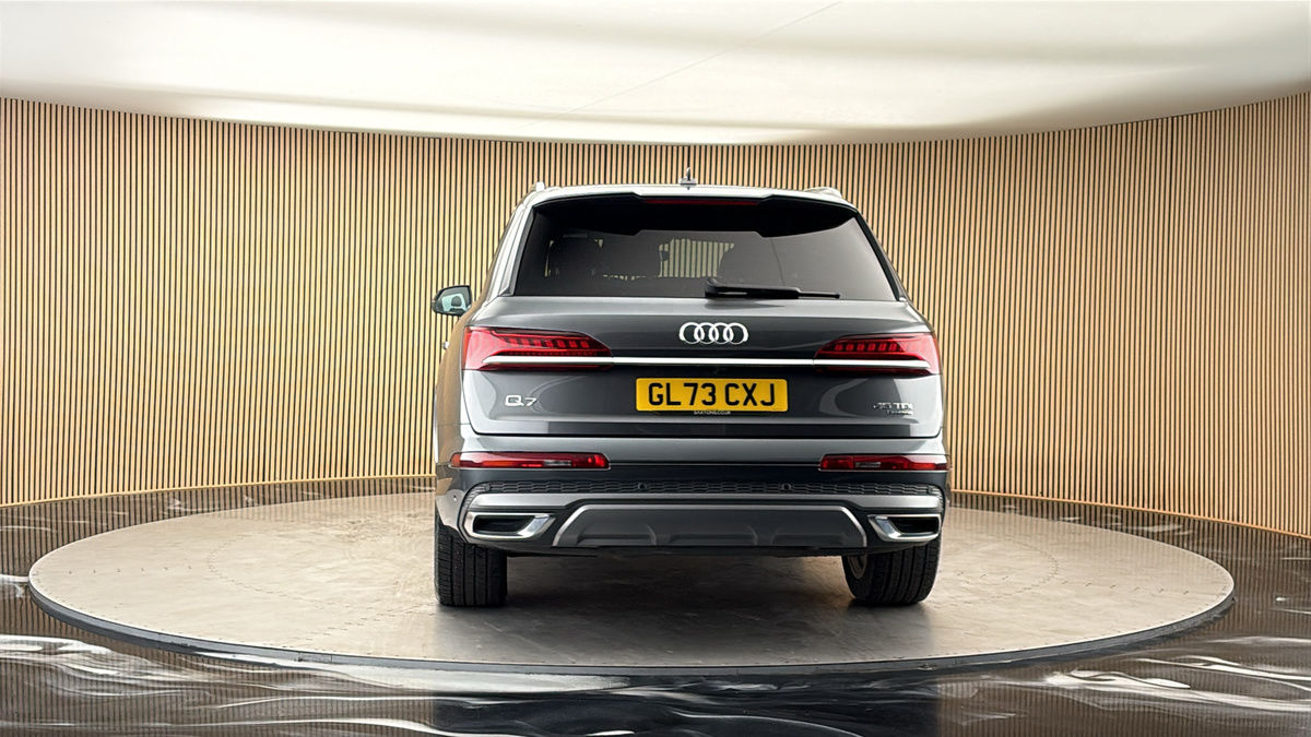 More views of Audi Q7