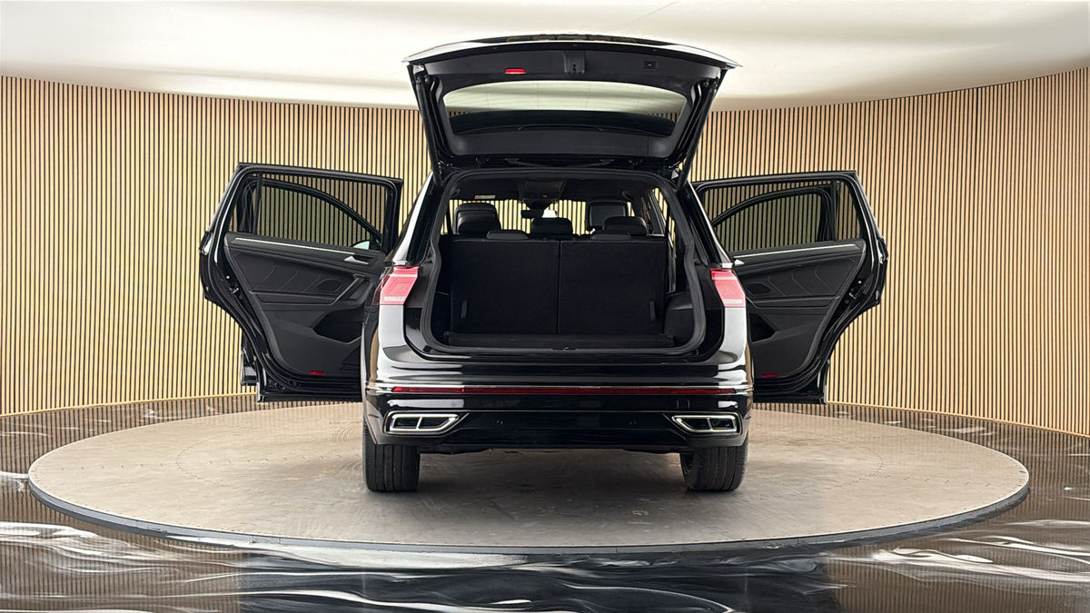 More views of Volkswagen Tiguan Allspace