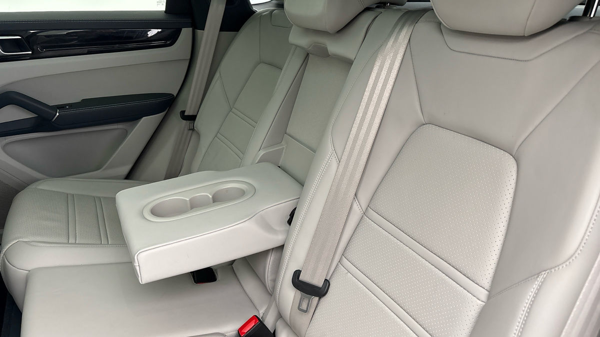 Porsche Cayenne Image 9