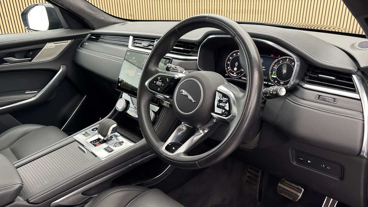 Jaguar F-PACE Image 5