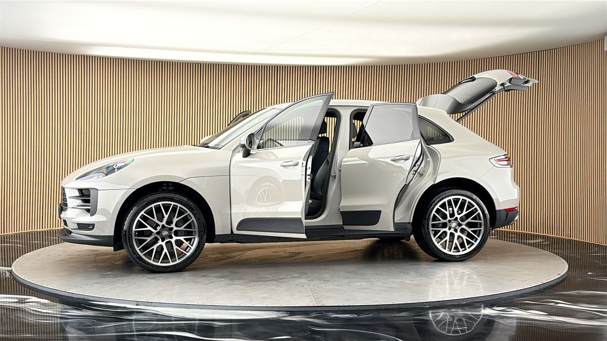 More views of Porsche Macan