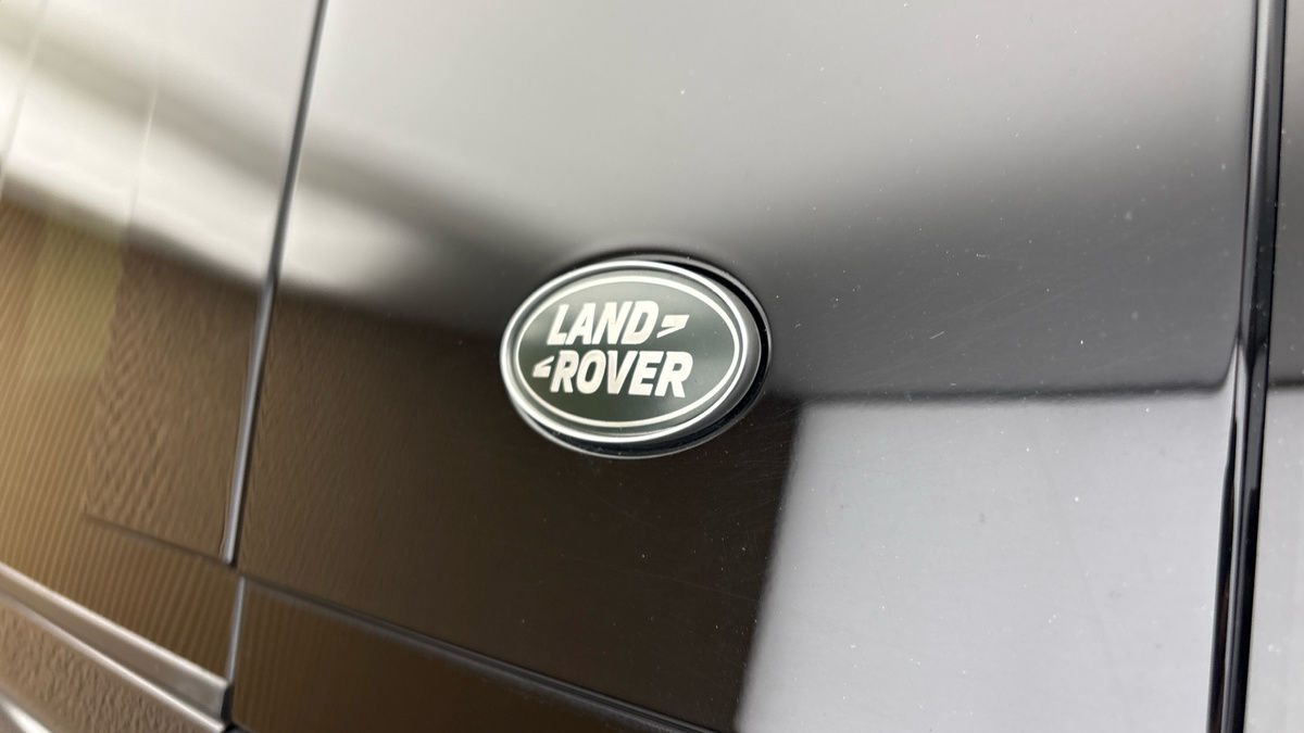 Land Rover Defender 110 Image 41