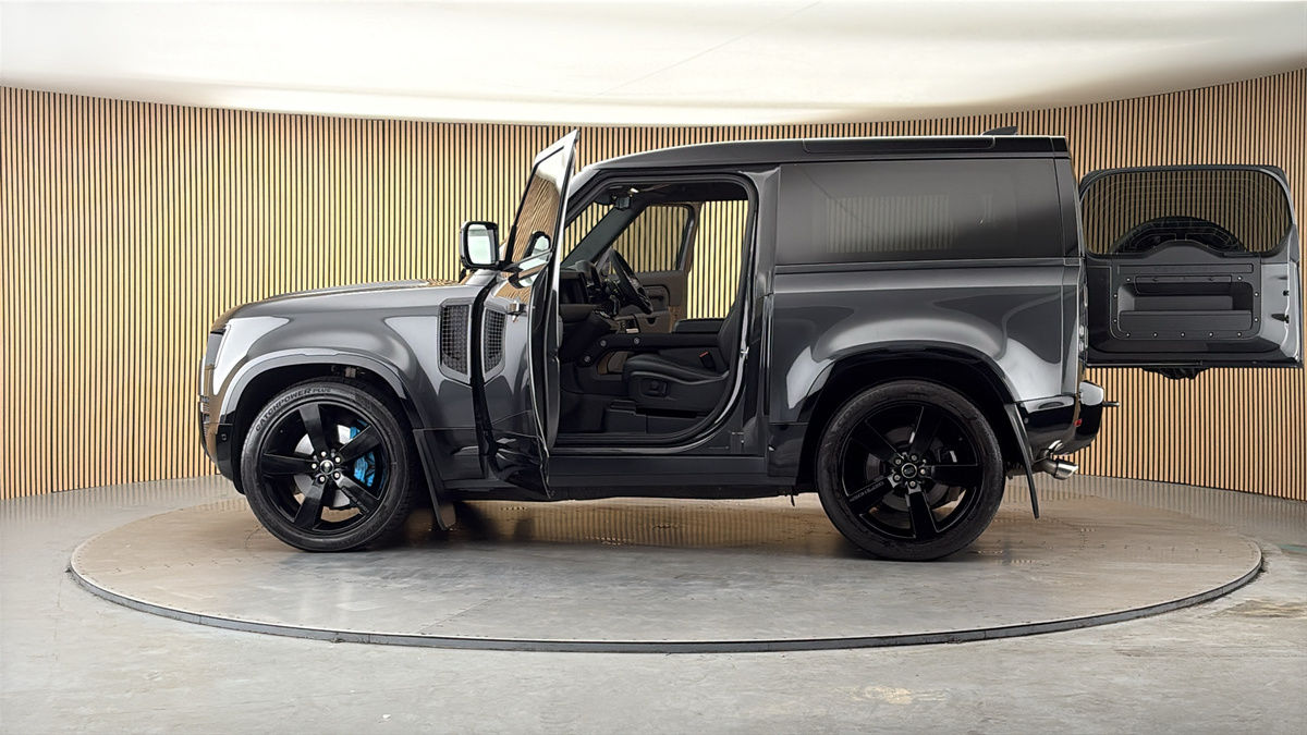 More views of Land Rover Defender 90
