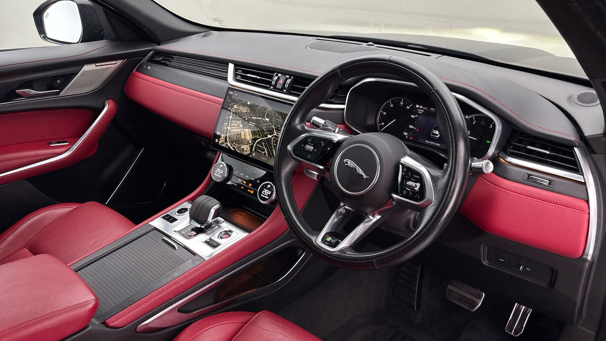 Jaguar F-PACE Image 5