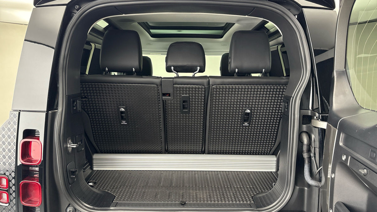 Land Rover Defender 90 Image 11