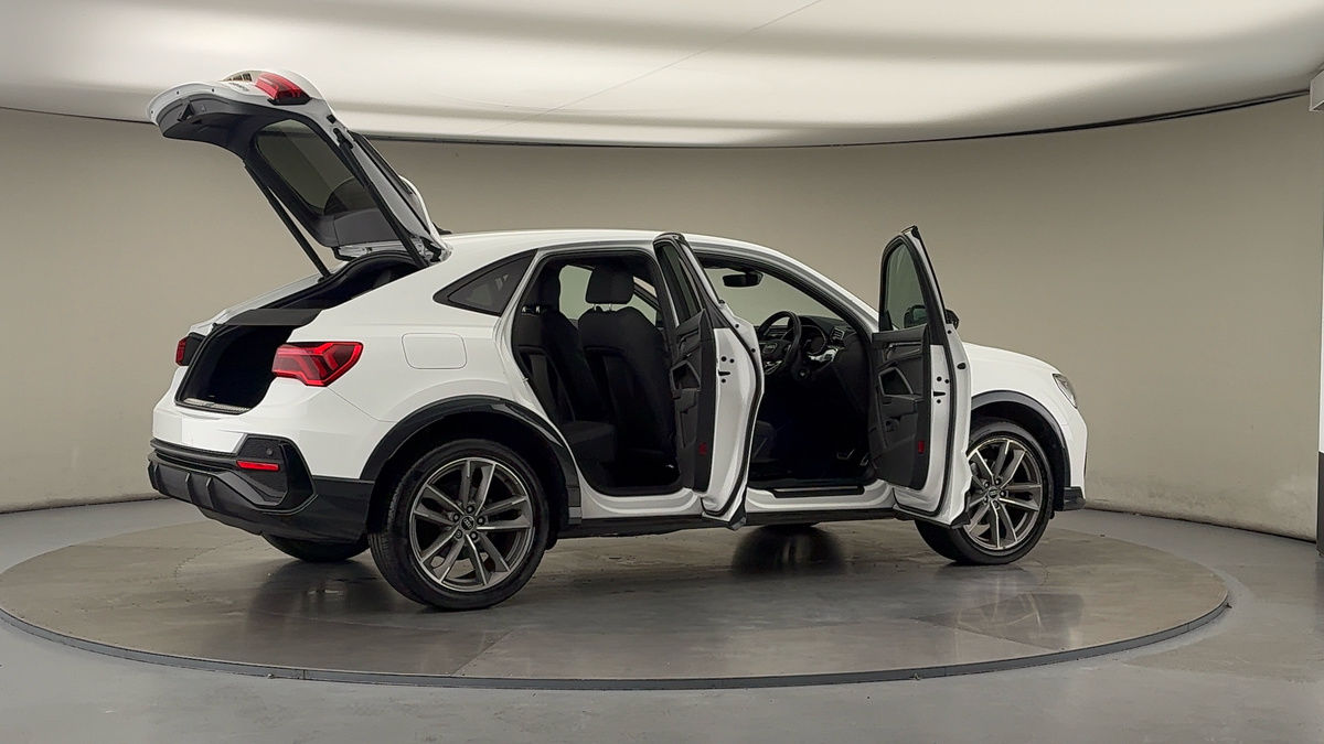 More views of Audi Q3