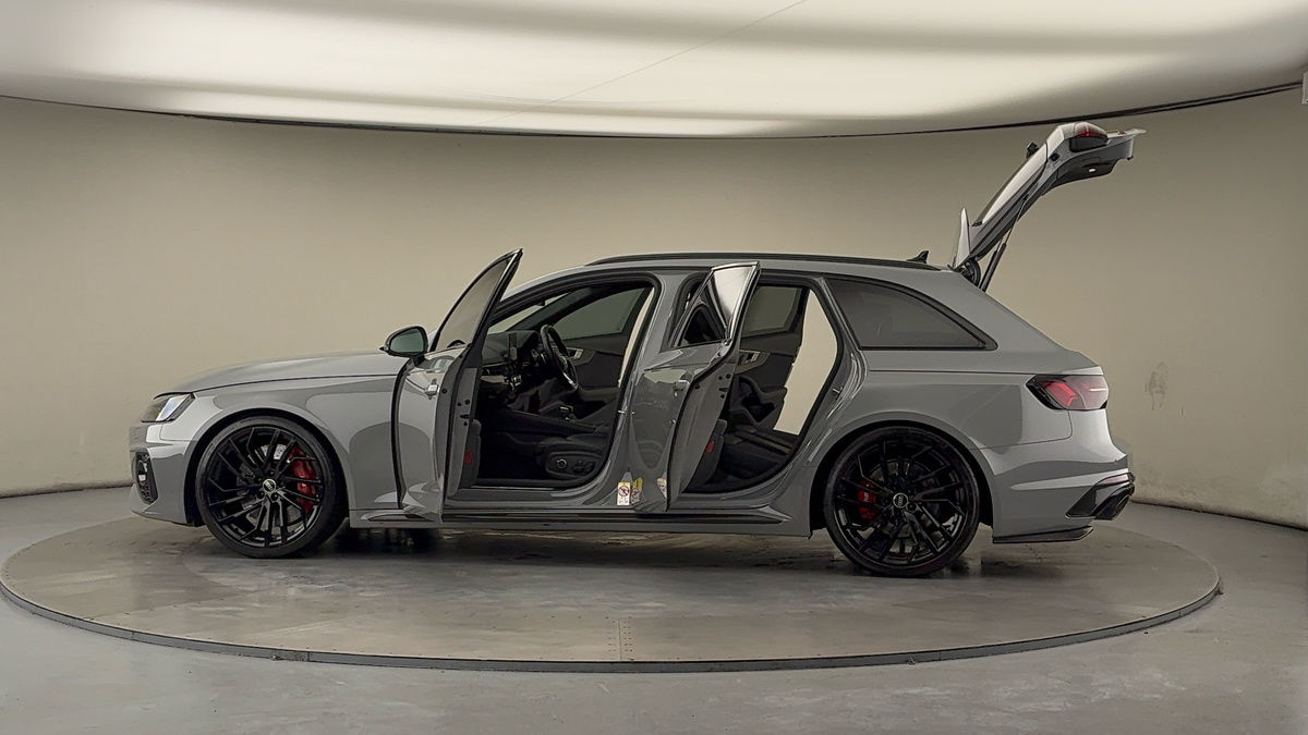 More views of Audi RS4 Avant