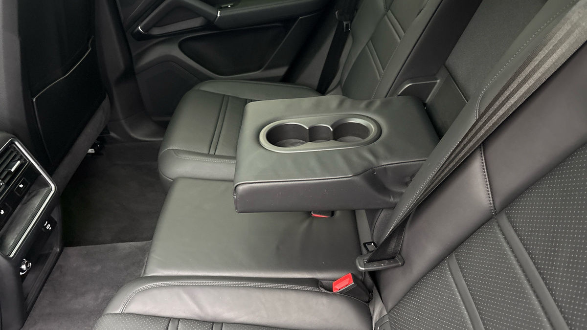 Porsche Cayenne Image 9