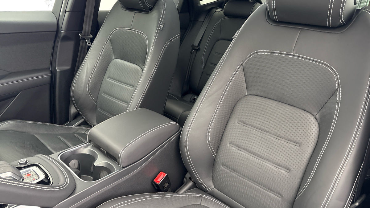 Jaguar E-PACE Image 7