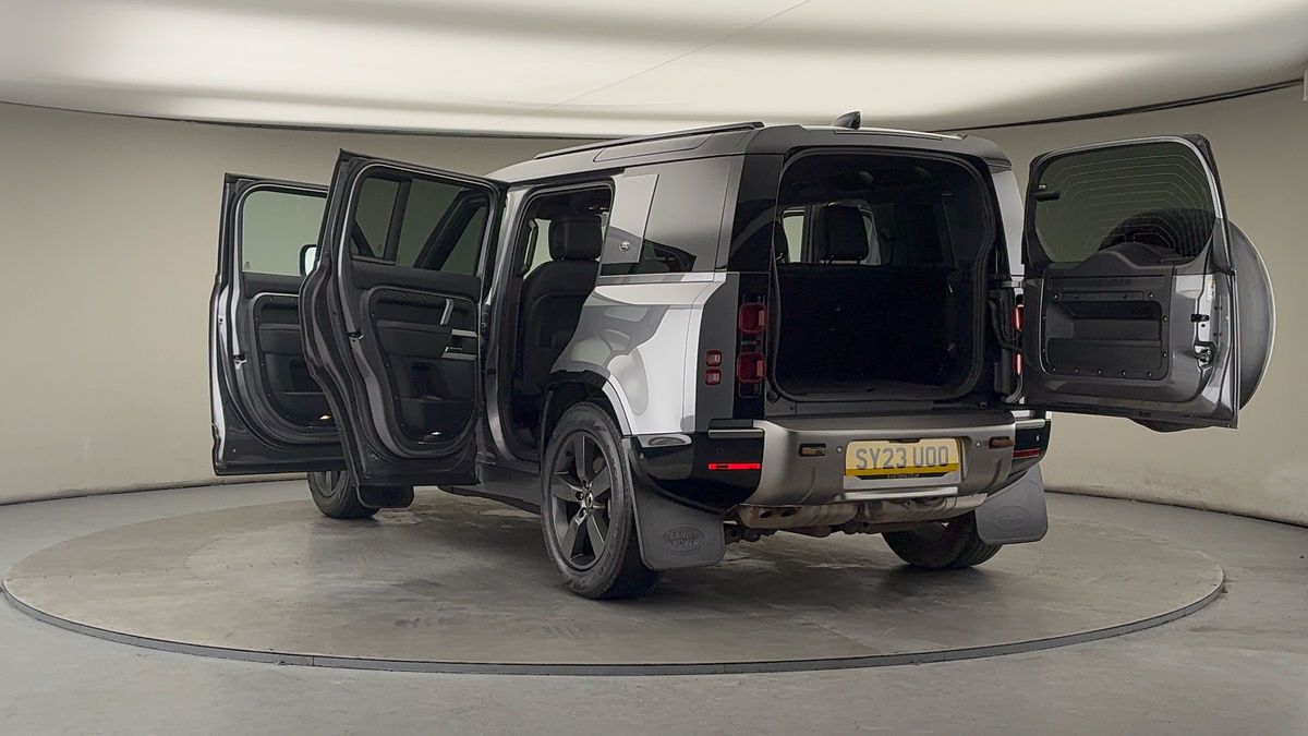 Land Rover Defender 110 Image 23