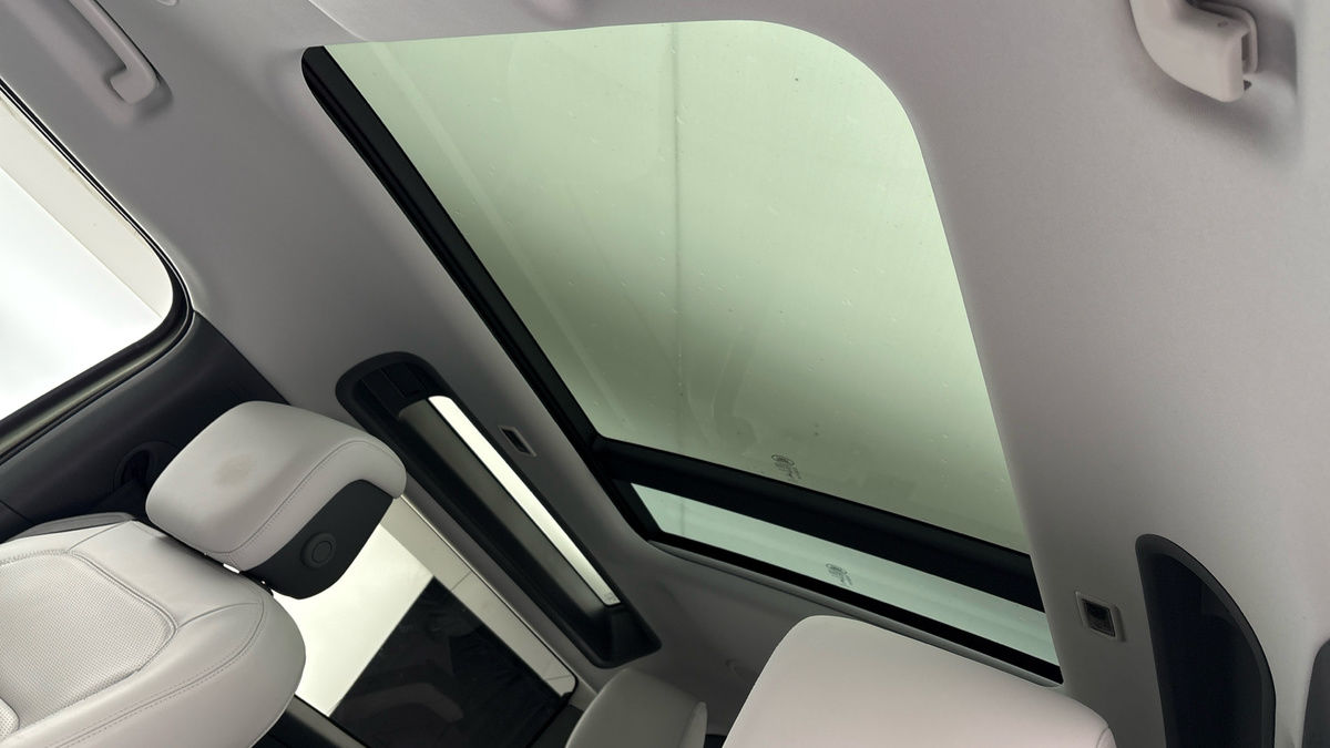 Land Rover Defender 90 Image 6