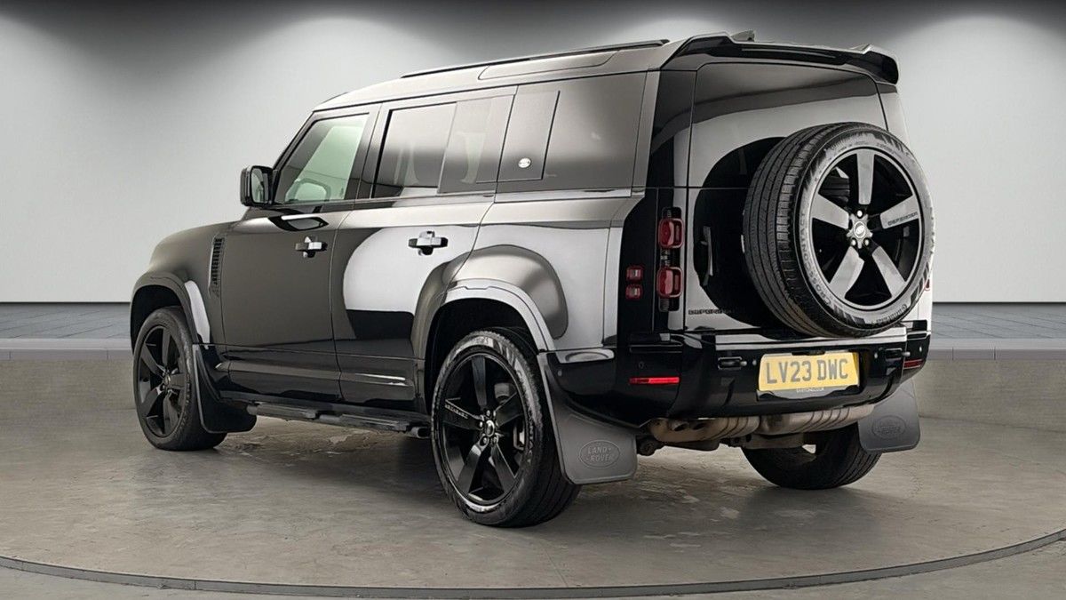 Land Rover Defender 110 Image 2