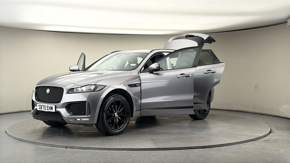Jaguar F-PACE Image 22