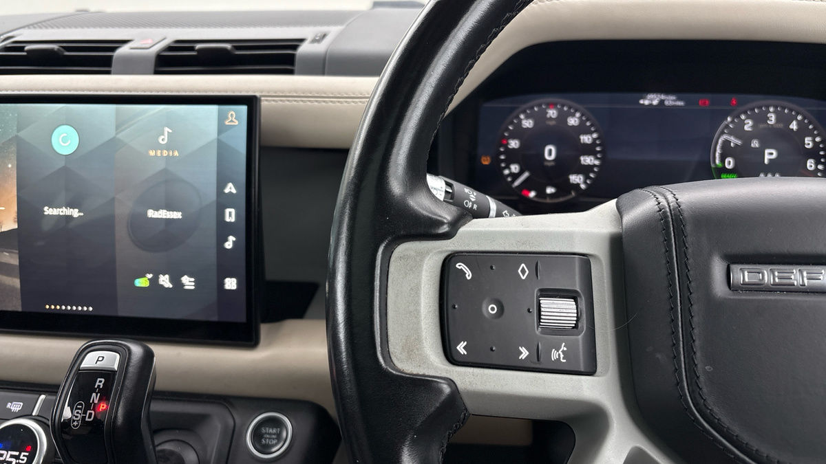 Land Rover Defender 110 Image 13