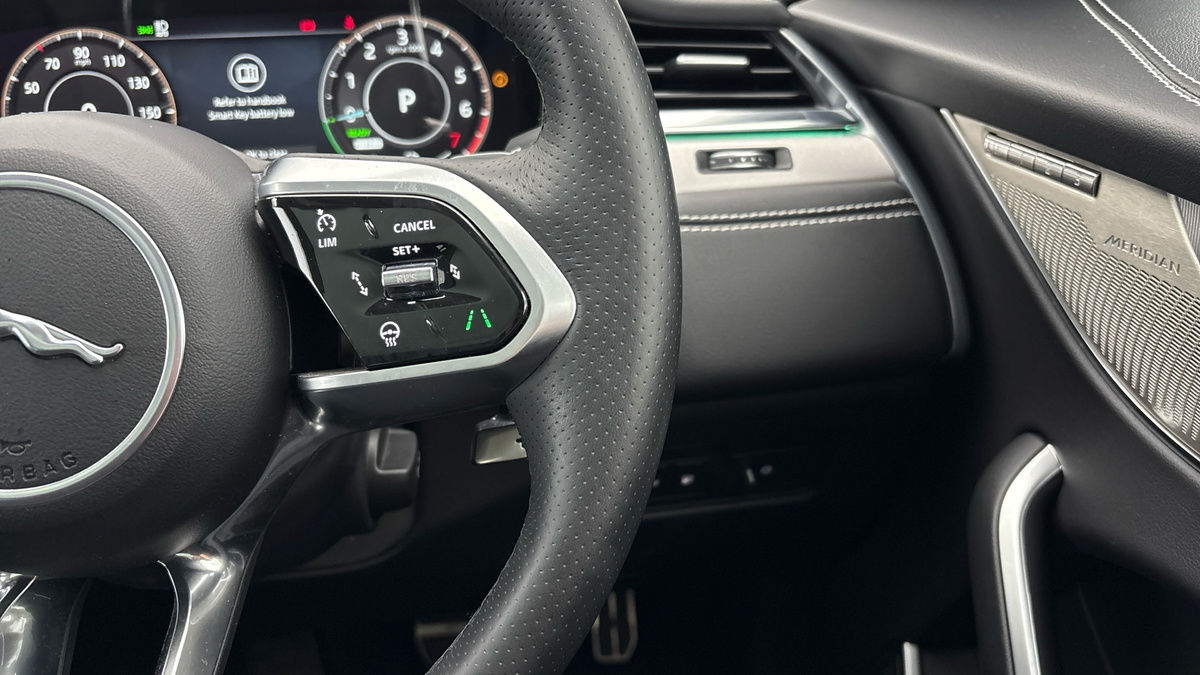 Jaguar F-PACE Image 14