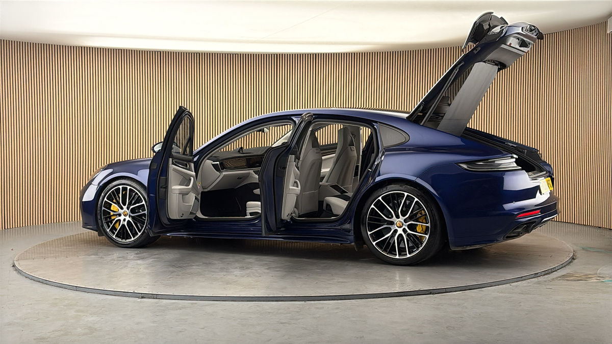 More views of Porsche Panamera