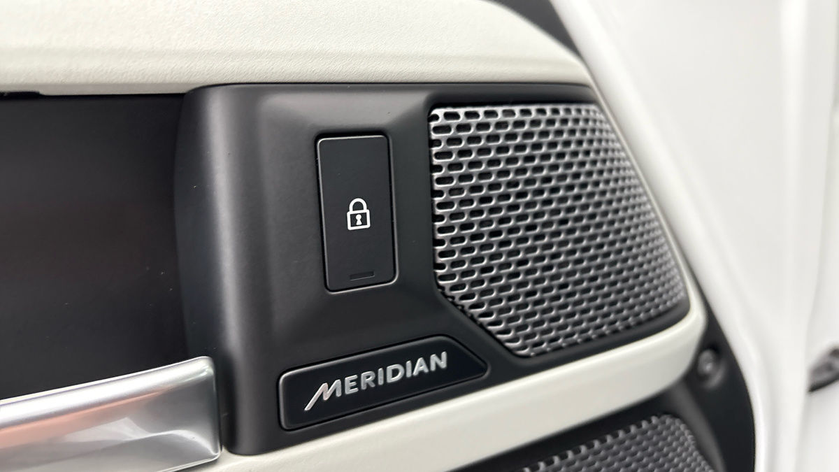 Land Rover Defender 110 Image 6