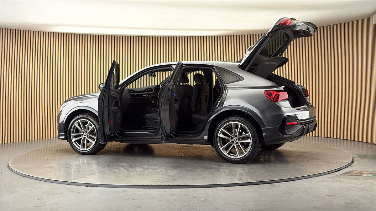 More views of Audi Q3