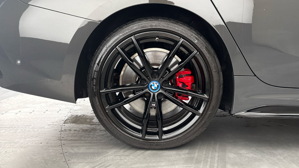 BMW 3 Series Image 10