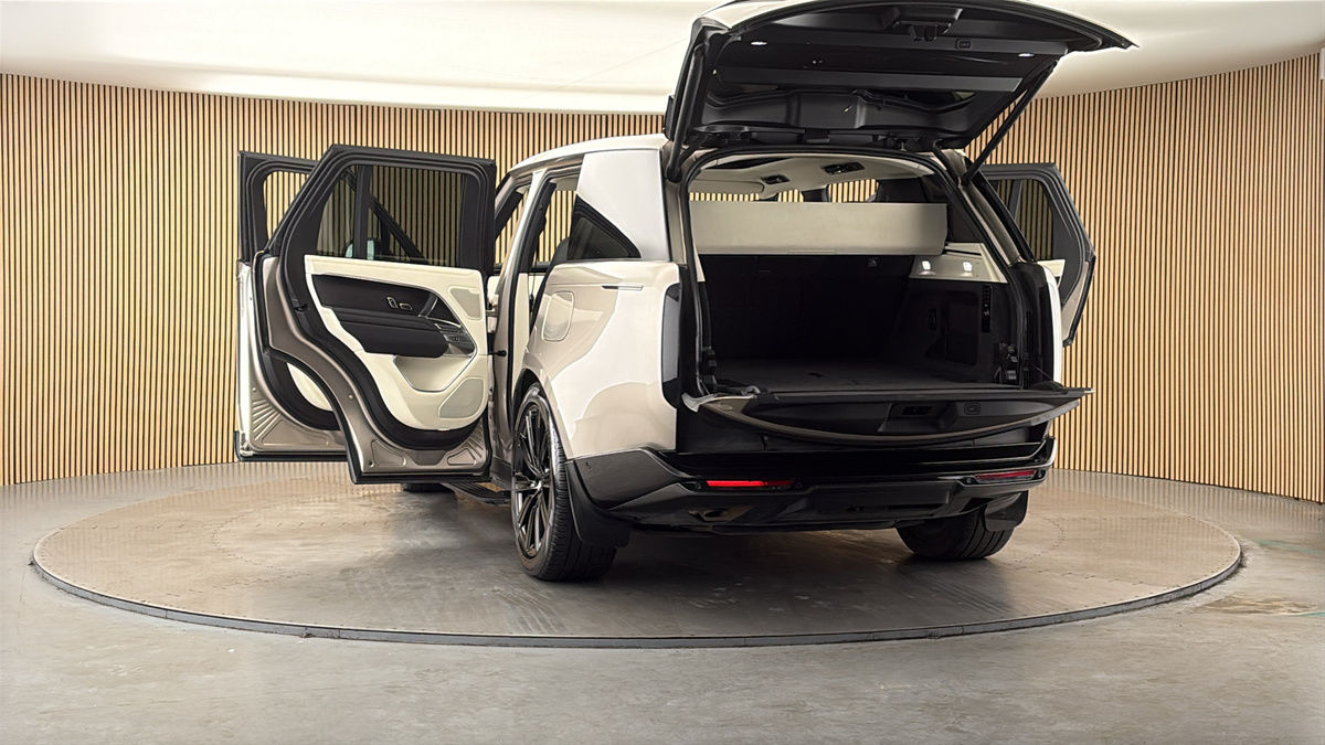 More views of Land Rover Range Rover